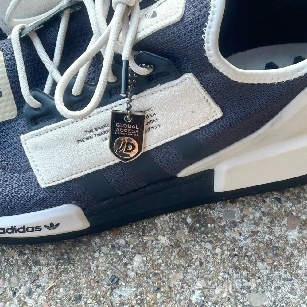 Adidas Originals NMD_R1.V2 Carbon Savannah - Picture 6 of 9